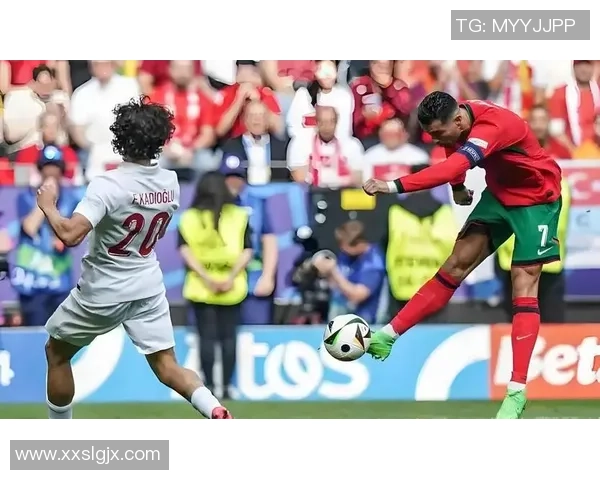 C罗赛场激情瞬间展现绿茵风采巨星魅力全景记录