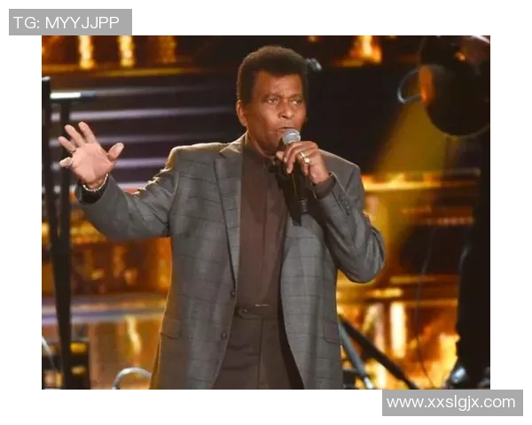 世界足坛黑人球星风采：他们如何突破困境成就传奇